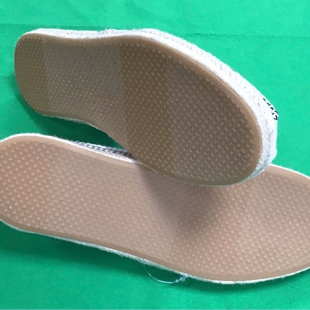 TOMS Women's Black and White Espadrilles size 11 - Picture 6 of 6